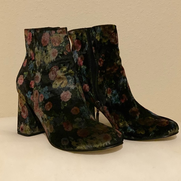 Limelight Shoes - Ankle Boots / Size 9